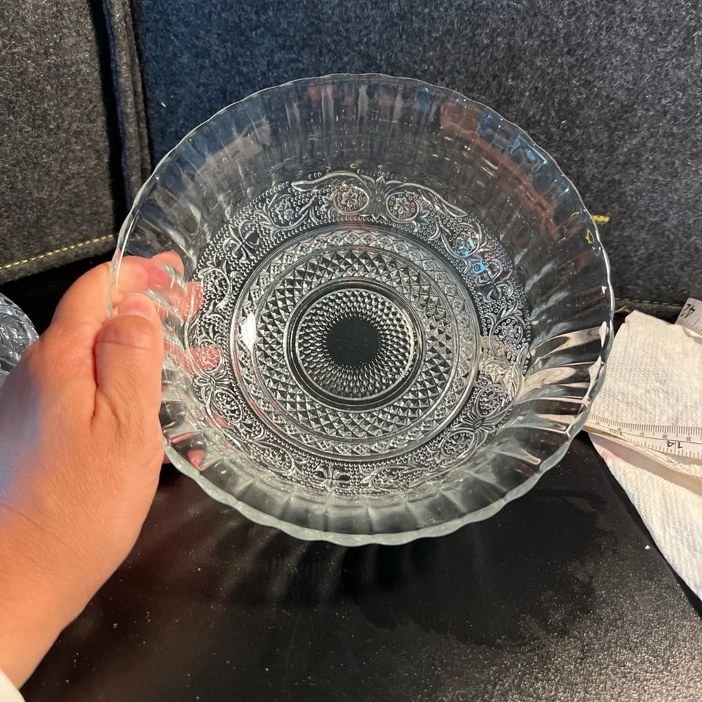 Beautiful Design Vintage Glass Serving Bowl with Scalloped Edge  7 3/4